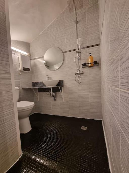 Chez Sam Apartment Сан-Лорон-дьо-ла-Салонк Екстериор снимка